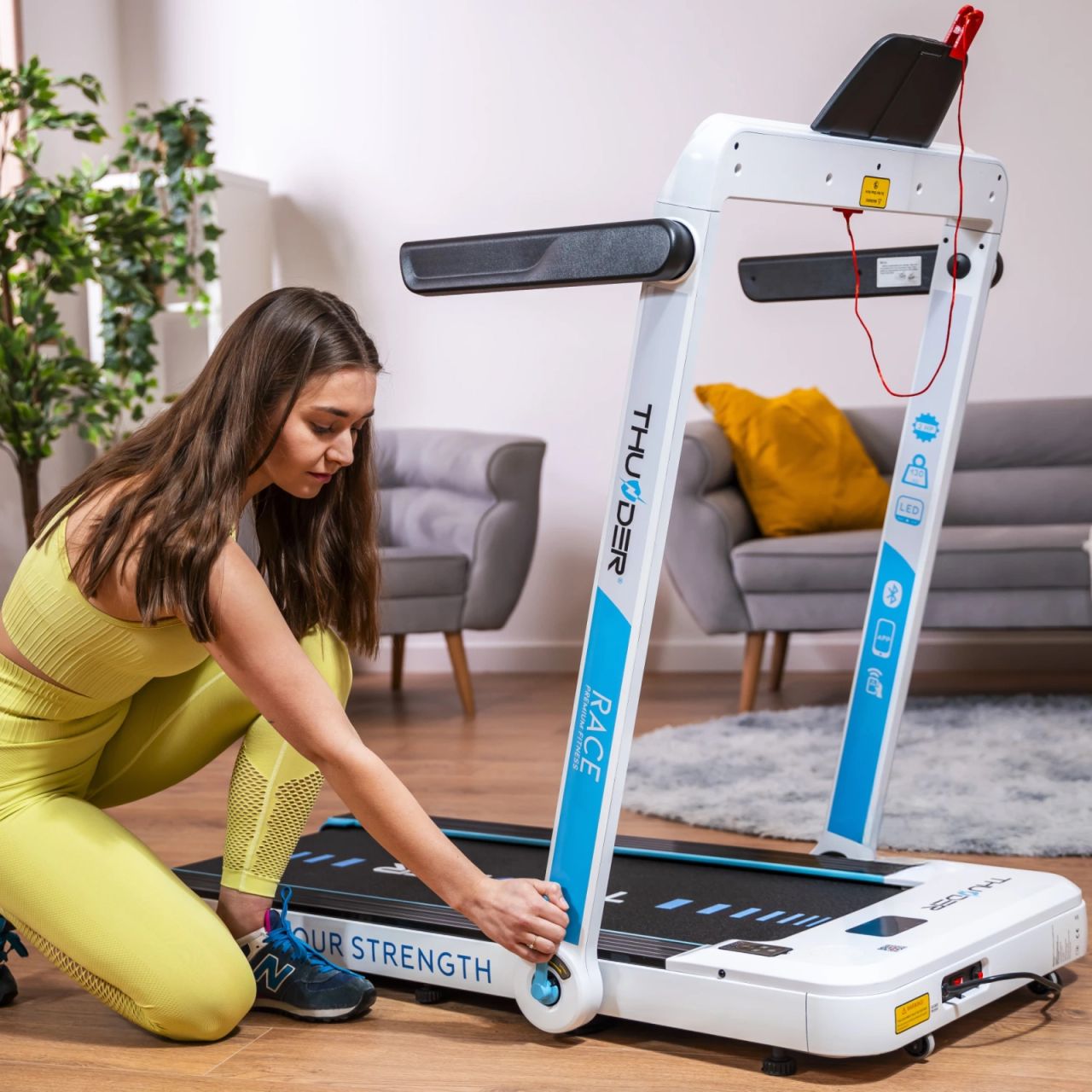 THUNDER - RACE - KOMPAKT FUTÓPAD 14 KM/H VÉGSEBESSÉGGEL, 130 KG TESTSÚLYIG, FEHÉR