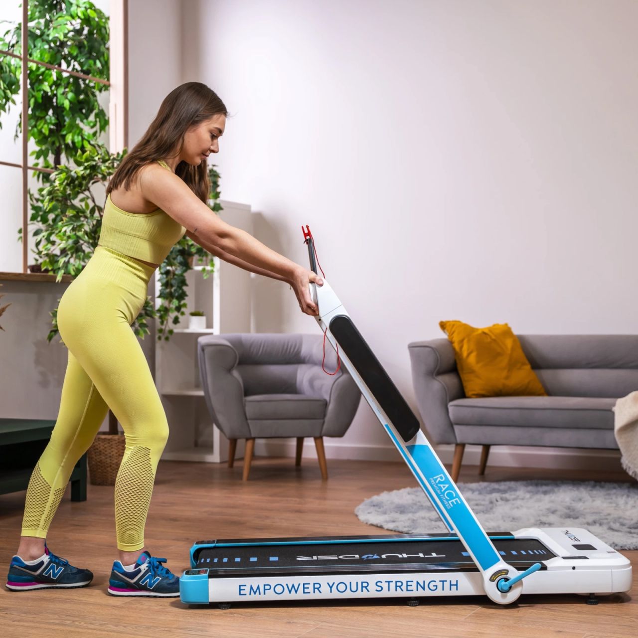 THUNDER - RACE - KOMPAKT FUTÓPAD 14 KM/H VÉGSEBESSÉGGEL, 130 KG TESTSÚLYIG, FEHÉR