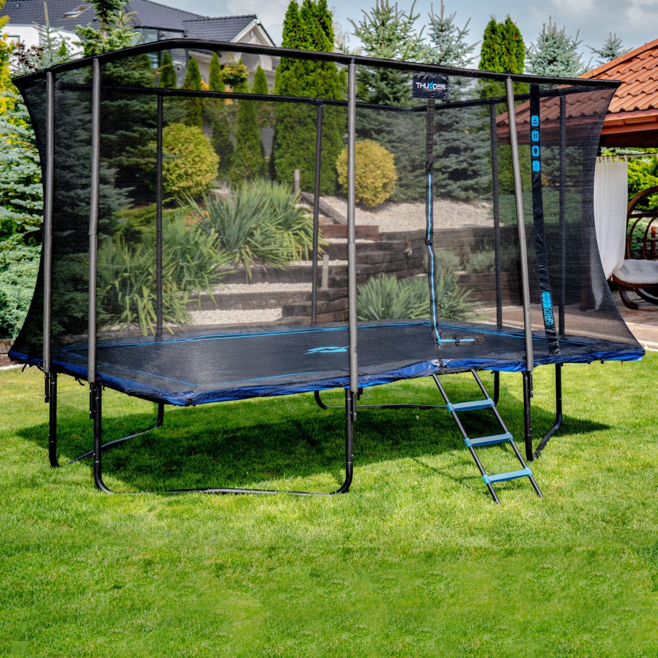 THUNDER OUTDOOR - OUTSIDE PHENOM 10 X 14 FT, BLUE - KÜLSŐ HÁLÓS SPORT TRAMBULIN 305 X 427 CM, FEKETE-KÉK