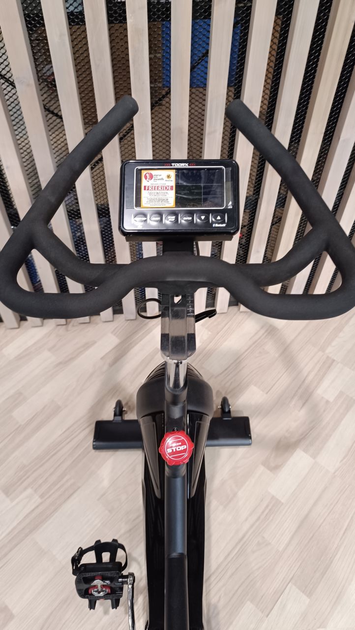 TOORX FITNESS - SRX 500 SPIN BIKE PRÉMIUM OTTHONI SPINNING KERÉKPÁR, 24 KG LENDKERÉK - BEMUTATÓTERMI MODELL