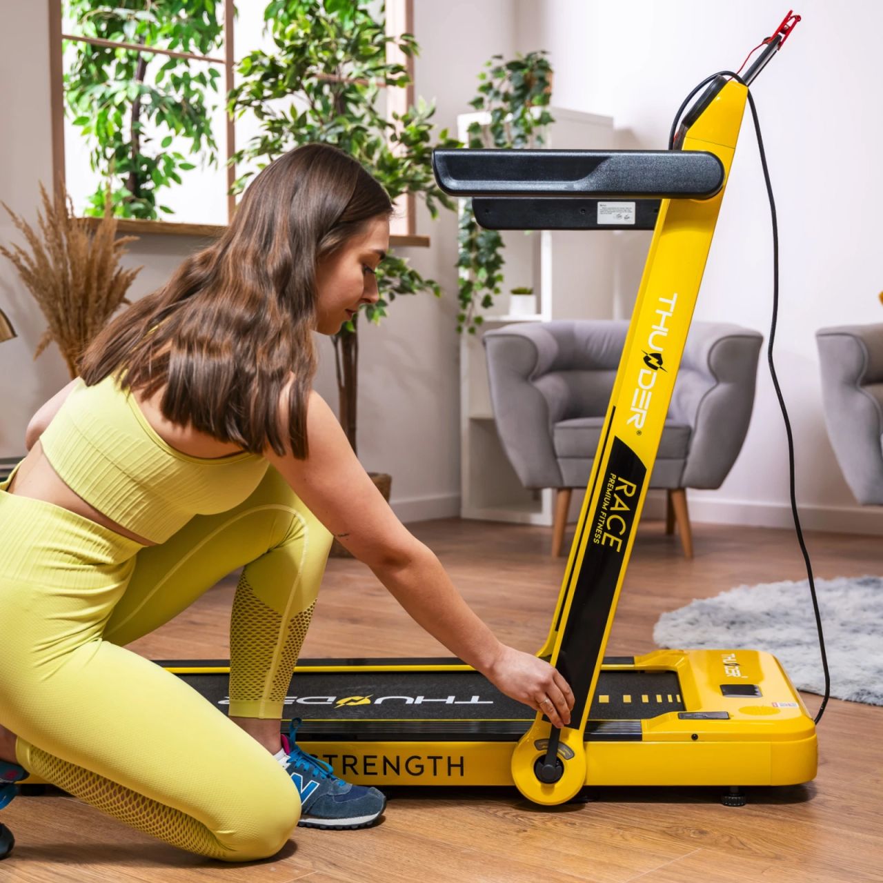 THUNDER - RACE - GOLD EDITION - KOMPAKT FUTÓPAD 14 KM/H VÉGSEBESSÉGGEL, 130 KG TESTSÚLYIG, ARANYSÁRGA-FEKETE THUNDER - RACE - GOLD EDITION - KOMPAKT FUTÓPAD 14 KM/H VÉGSEBESSÉGGEL, 130 KG TESTSÚLYIG, ARANYSÁRGA-FEKETE