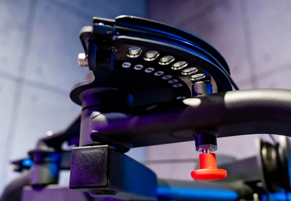 EVOLVE FITNESS - DIGITAL PEC FLY / REAR DELT - DIGITÁLIS KIJELZŐS - MELL ÉS HÁTSÓ DELTA TÁROGATÓ GÉP