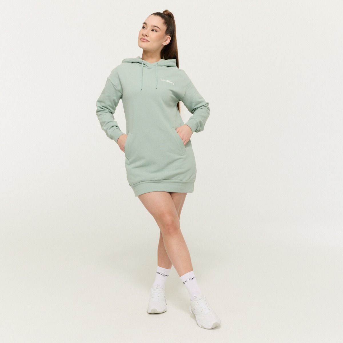 GYMBEAM - LIMITLESS LONGLINE NŐI KAPUCNIS PULÓVER - ZÖLD