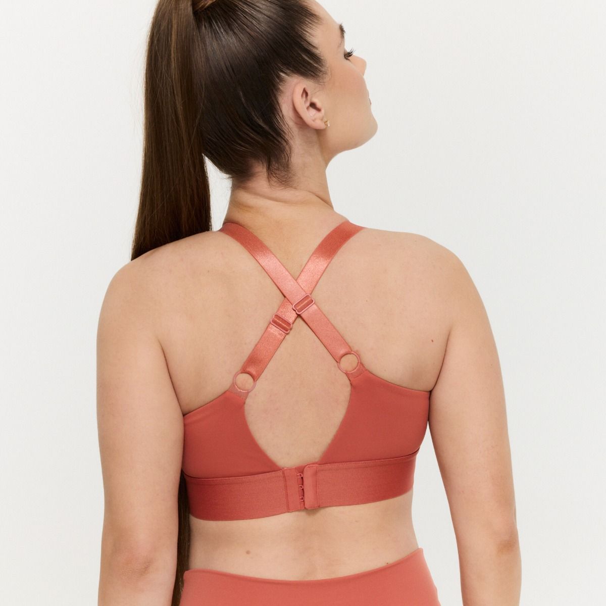 GYMBEAM - NŐI LIMITLESS SPORTMELLTARTÓ CINNAMON - NARANCSSÁRGA