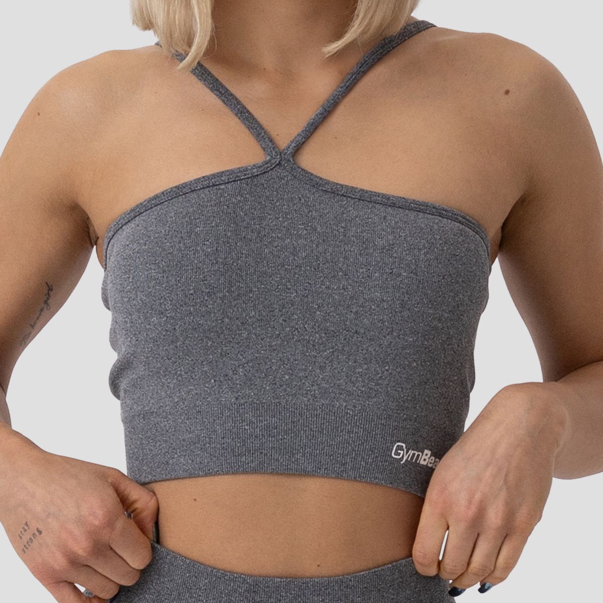 GYMBEAM - NŐI FLO HALTER SPORTMELLTARTÓ - SZÜRKE