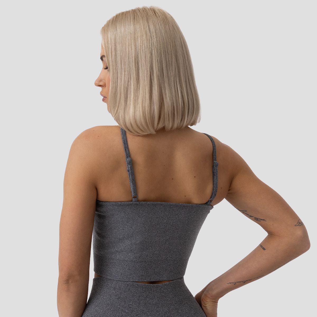 GYMBEAM - NŐI FLO HALTER SPORTMELLTARTÓ - SZÜRKE